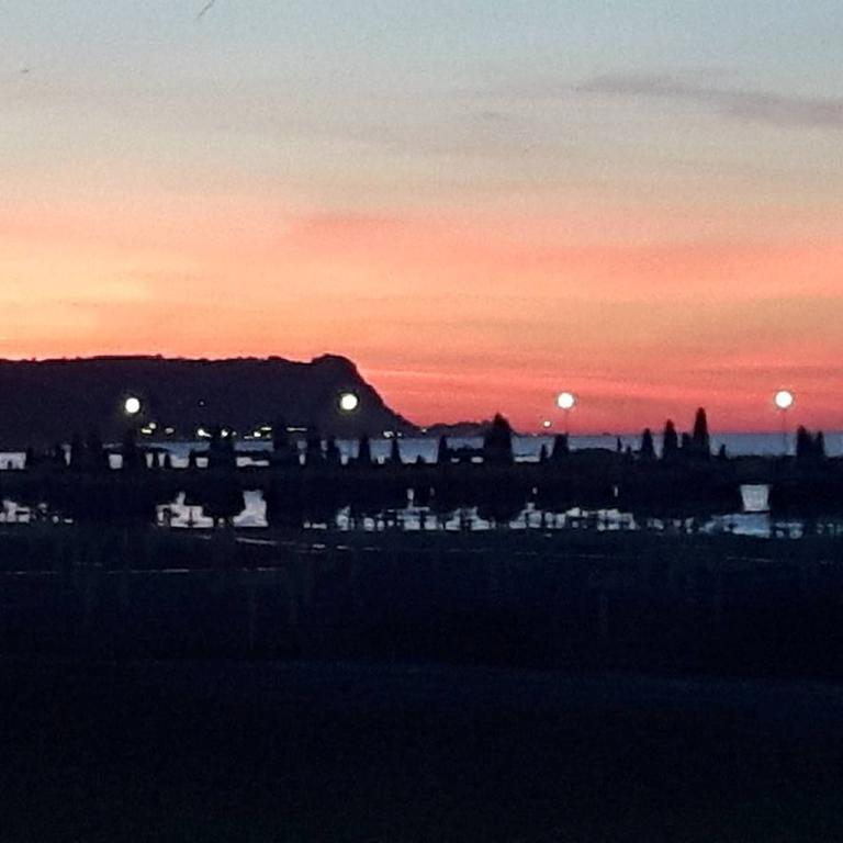 Bed and Breakfast Terrazza Sul Mare Fano Exterior foto